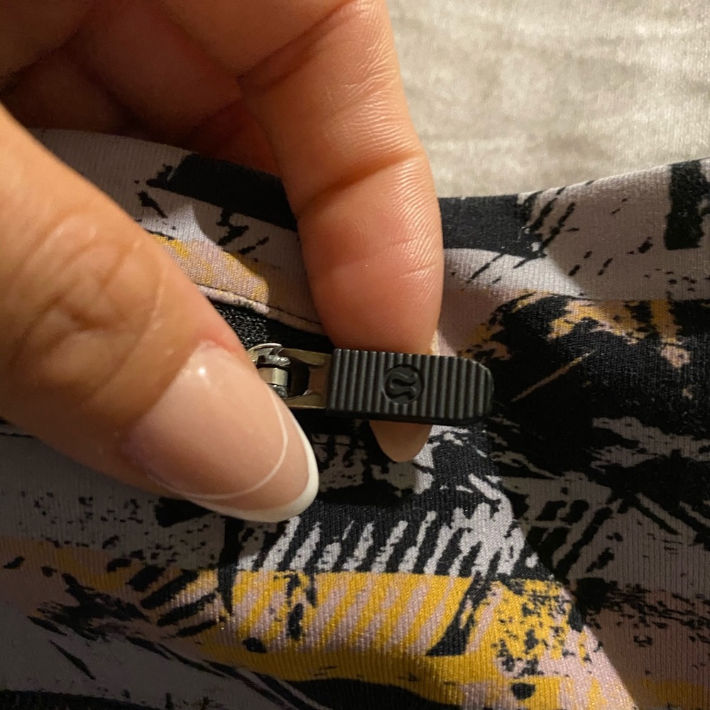 Lululemon crop leggings almost new size 4